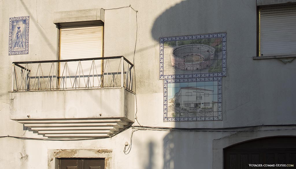 Azulejos sur une maison.