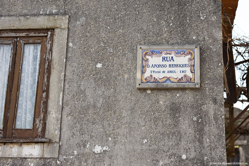 Rua D. Afonso Henrique, sur la plaque en azulejos du nom de la rue.