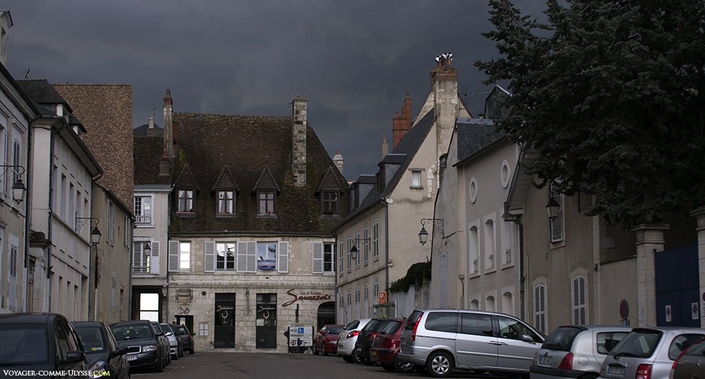 Au fond, le restaurant d'Antan Sancerrois, sur la rue Bourbonnoux