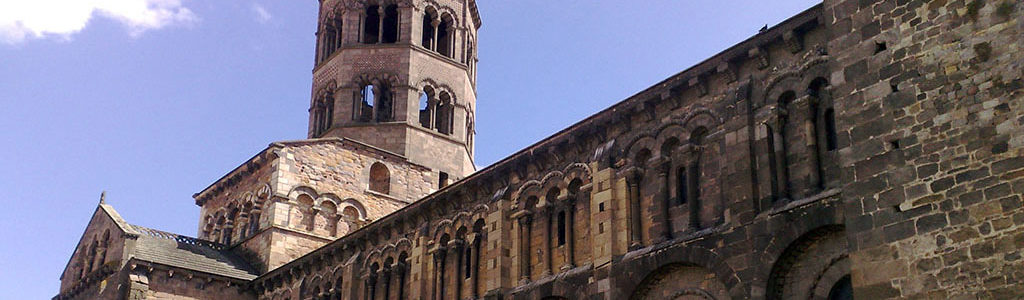 Issoire et son église de Saint Austremoine : ballade en Auvergne