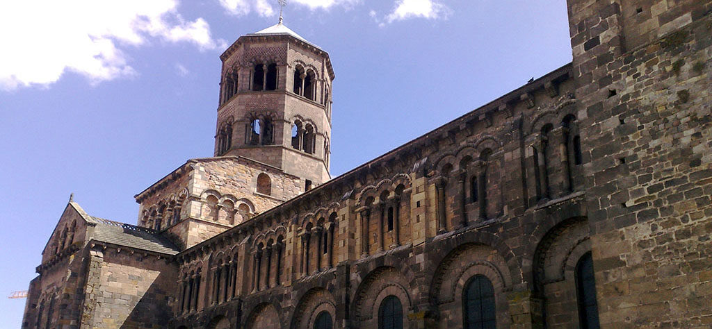 Issoire et son église de Saint Austremoine : ballade en Auvergne