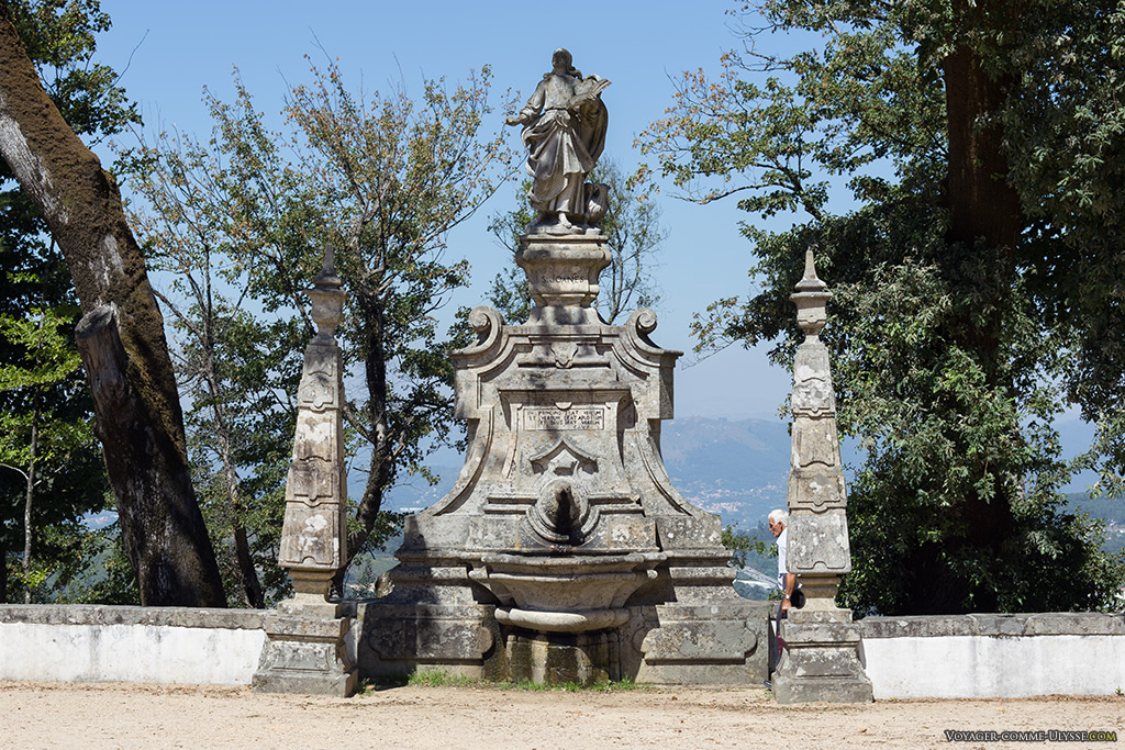 Terreiro dos Evangelistas, fontaine de Saint Jean.