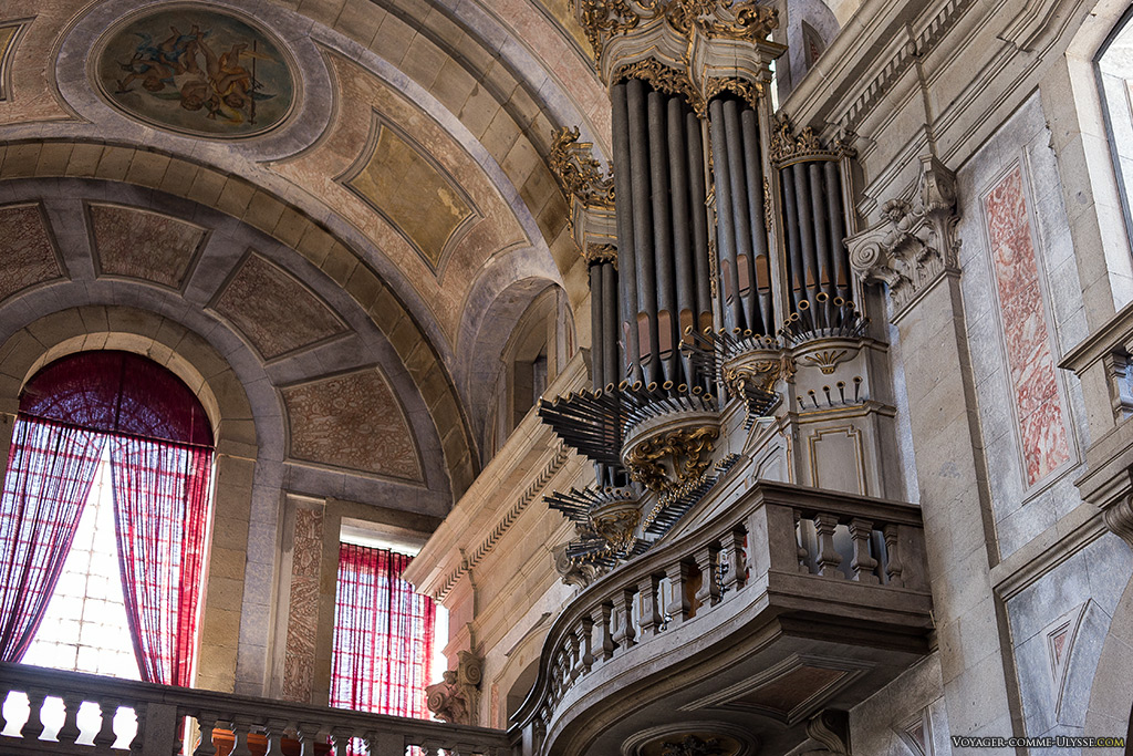 Orgue du sanctuaire, fabriqué en 1798 par Manuel de Sá Couto.