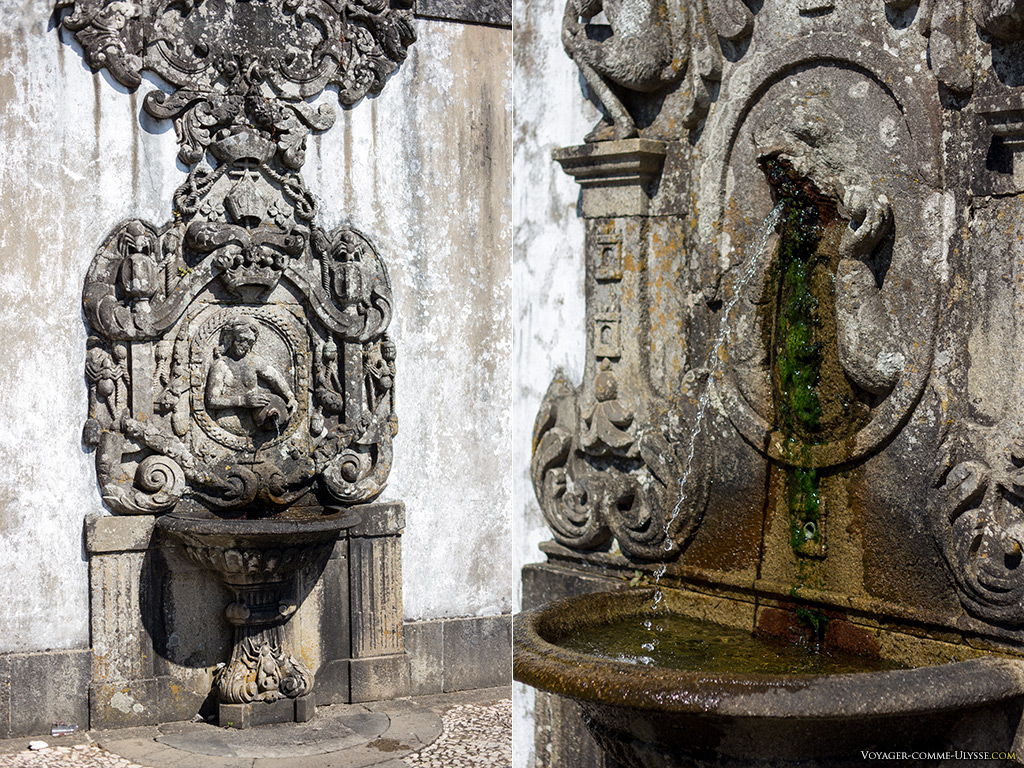 A gauche, la fontaine du toucher. A droite, la fontaine du goût.