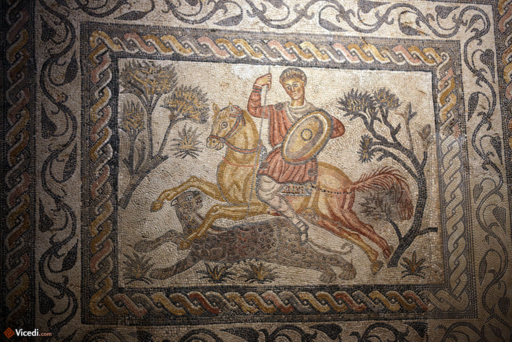 Mosaïque d'une venatio, IVème siècle. Les venationes étaient des chasses pour le spectacle, qui avaient lieu dans les amphithéâtres.