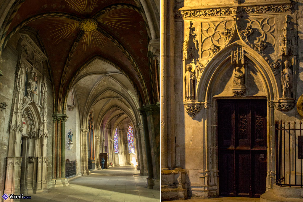 A gauche, l'entrée de la sacristie. Notez le soleil de la voûte. A droite, l'entrée de l'église basse.