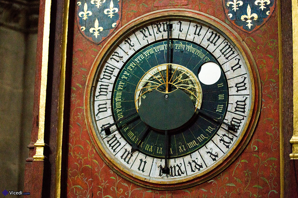 Cadran de l'horloge astronomique,datant de 1424, conçue par le scientifique Jean Fusoris.
