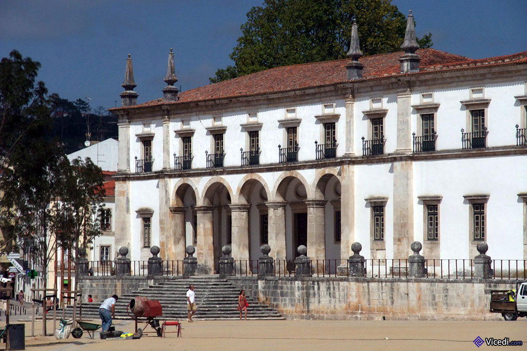 Bâtiment latéral