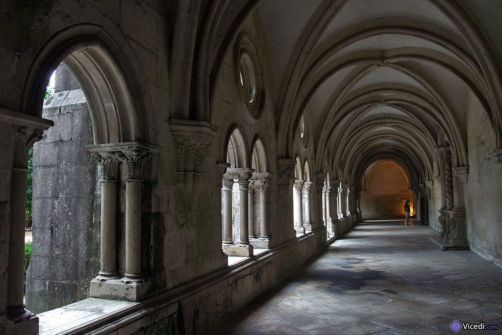 On ne pouvait pas parler dans le cloître