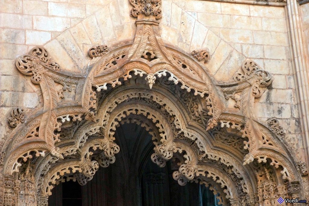 Détail de la partie haute du Portail, de style Manuélin
