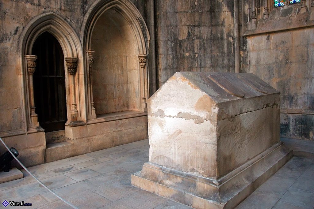 Comme les chapelles, certains tombeaux sont restés inachevés...