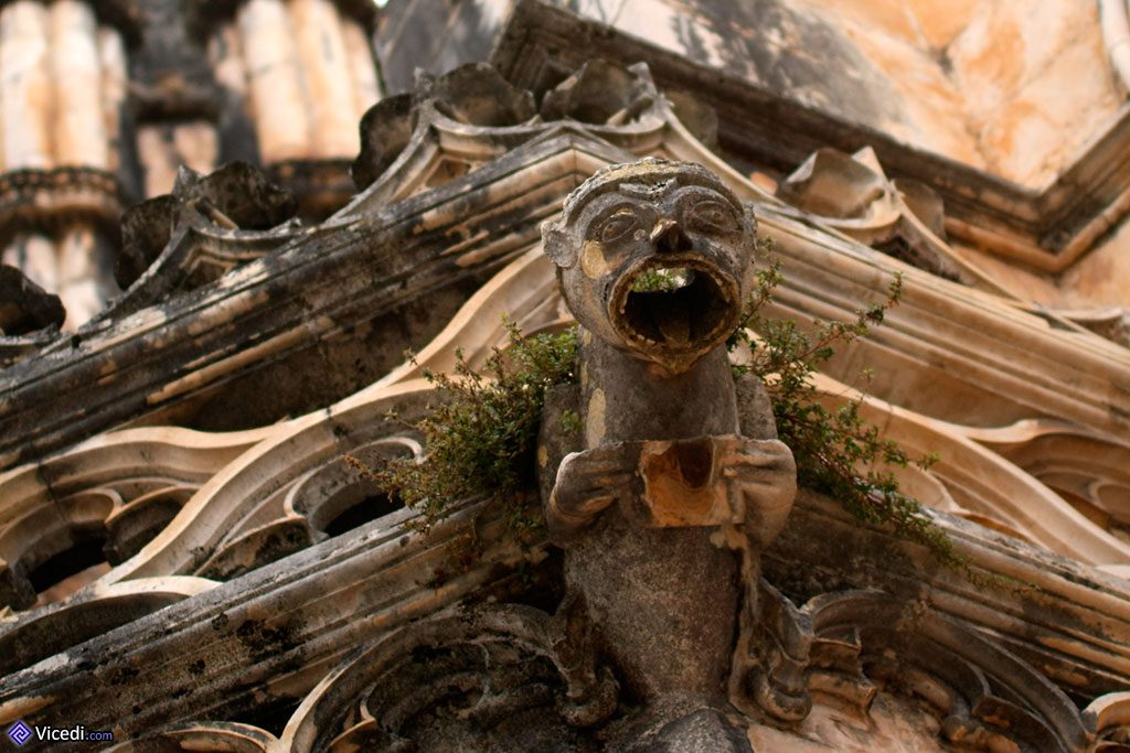 Une gargouille des chapelles imparfaites.