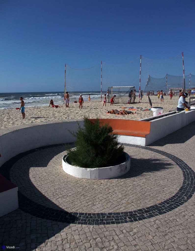 Trottoirs portugais à la plage