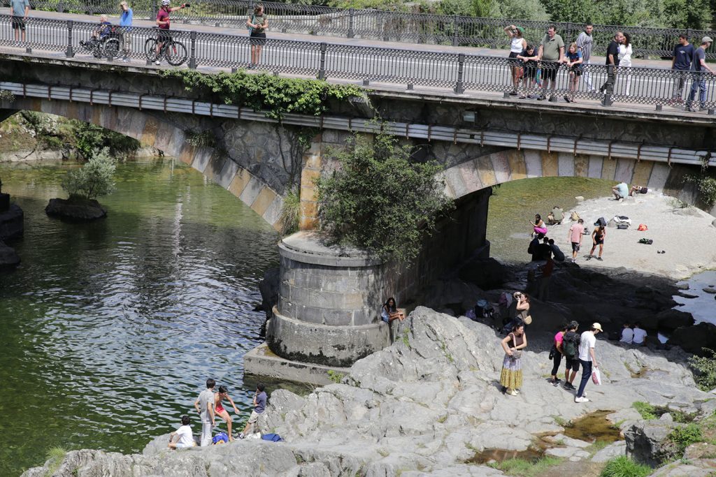 Personnes se baignant dans la Sella